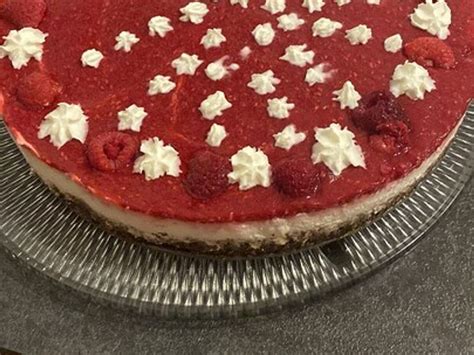 Mohntorte Mit Topfencreme Und Himbeerguss Von Claudia Chefkoch