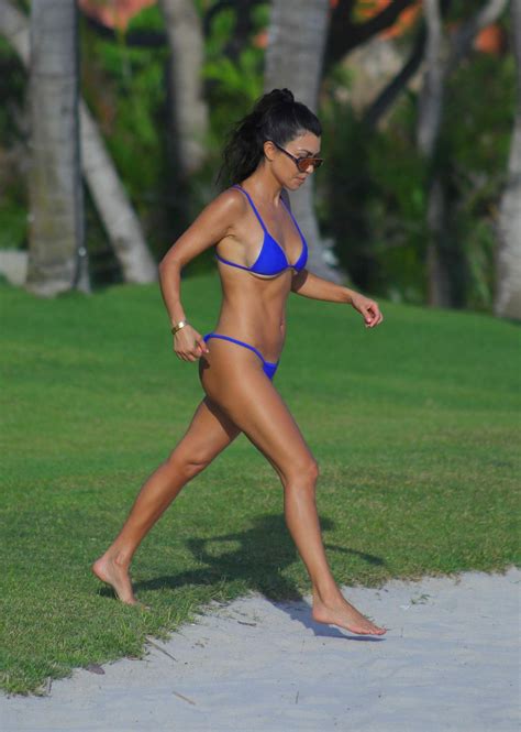 Kourtney Kardashian In Bikini On The Beach In Mexico 04 25 2017