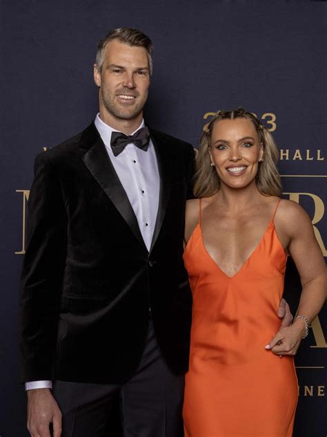 Afl News Abbey Holmes Gets Dream Wedding Marathon Engagement To End