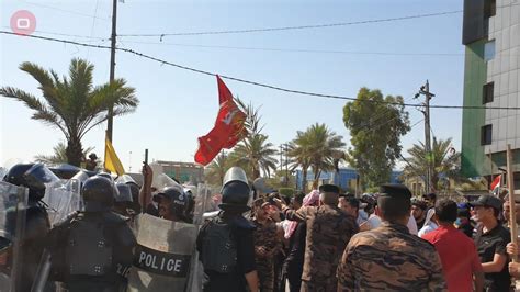 العشرات يتظاهرون وسط مدينة كربلاء احتجاجا على انقطاع المياه عن مناطقهم