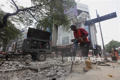 Pembangunan Akses Jalur Pedestrian Stasiun Sudirman Republika Online