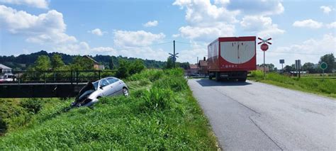 Foto U Velikom Trojstvu Vlak Naletio Na Auto Klikni Hr