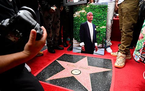 Hollywood Coloca En Su Paseo La Estrella De Tupac Shakur 27 Años