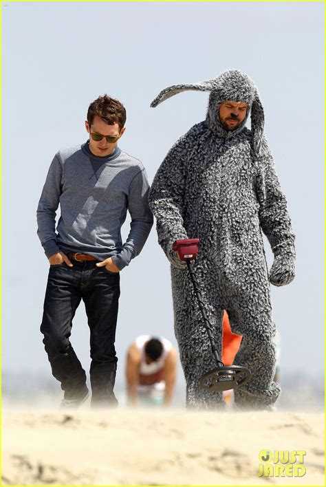 Photo: elijah wood wilfred at the beach 22 | Photo 2659057 | Just Jared