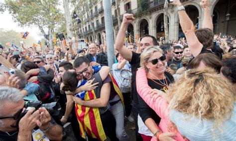 Miles De Personas Celebran La Declaración De La Independencia De Cataluña Oviedopress