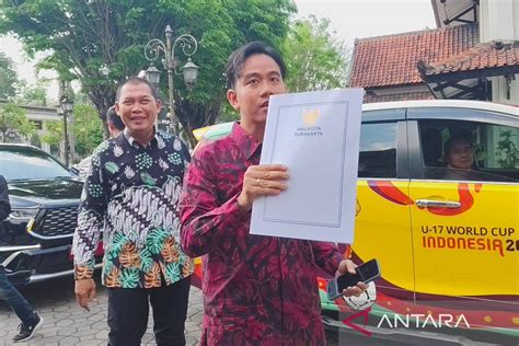 Gibran Serahkan Surat Pengunduran Diri Sebagai Wali Kota Solo Antara