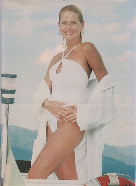 Xuxa Ilha 9 Páginas Revista Antiga Caras Produto Vintage e Retro