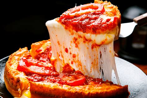 Siente El Sabor De Chicago En Una Exquisita Deep Dish Pizza Foto