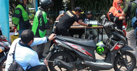 Tips Lolos Uji Emisi Mobil Dan Motor Berapa Denda Tilangnya