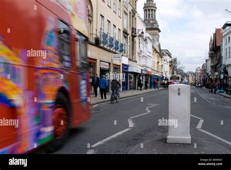 BUS IN OXFORD HIGH STREET Stock Photo - Alamy