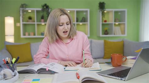 University student girl experiencing wrist pain. 33548762 Stock Video