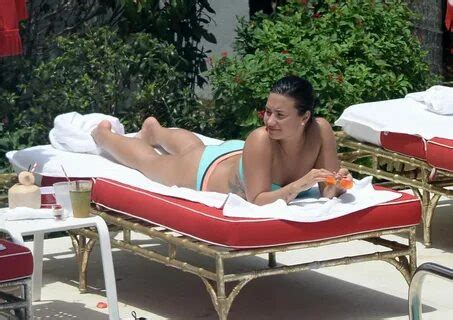 10 Hot Sexy Ezgi Sertel Bikini Pics