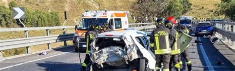 Tragedia Della Strada Lungo La Statale Caltanissetta Gela Due Morti E