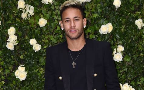 Corpo De Modelo Apontada Como Romance De Neymar Agita Web Foto De