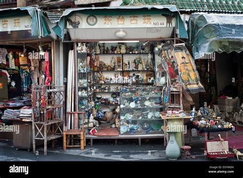 Dongtai Road Antique Market, Shanghai, China Stock Photo - Alamy