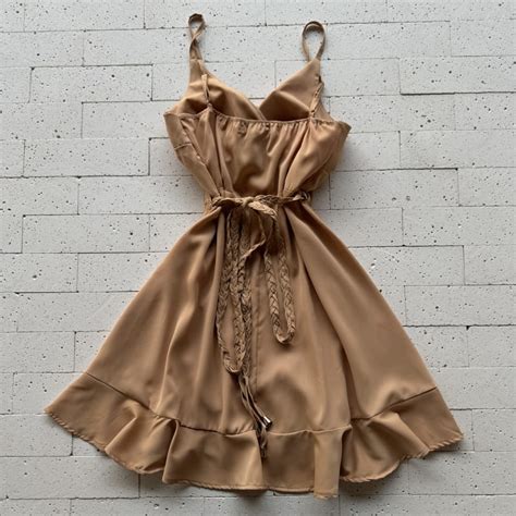 VESTIDO MINI ENVELOPE AMARRAÇÃO TRANÇADA NUDE Dondoca Moda Feminina