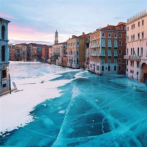 30 Stunning Photos Of Frozen Lakes, Oceans And Waterfalls.