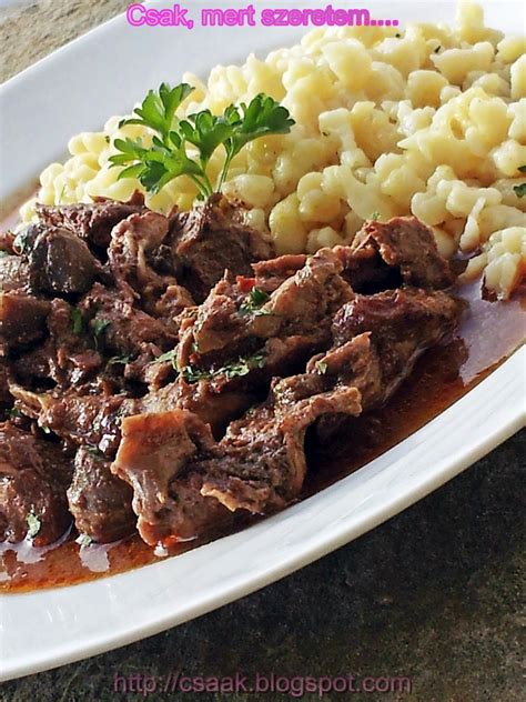 vörösboros vaddisznó pörkölt gombával és galuskával Cooking recipes