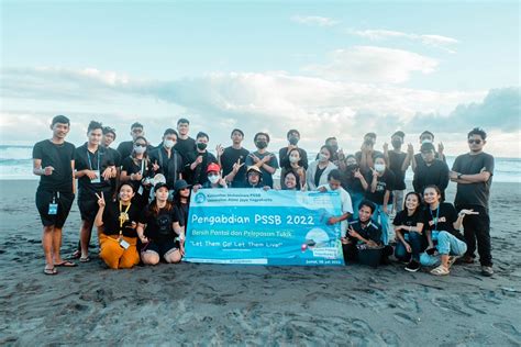 Pssb Uajy Dan 4k Yogyakarta Lepas Tukik Di Pantai Pelangi Benangid