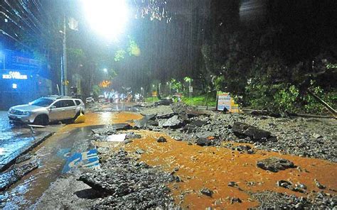 Cenário de guerra confira os danos da chuva em BH