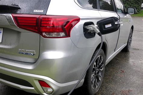 Mitsubishi Outlander PHEV Specs: Closer Look by the Numbers