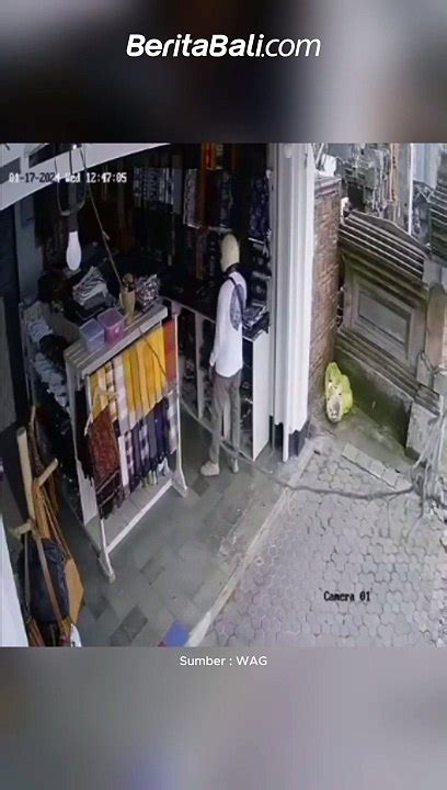 Terekam Kamera Cctv Aksi Pencurian Di Toko Baju Bangli Rabu