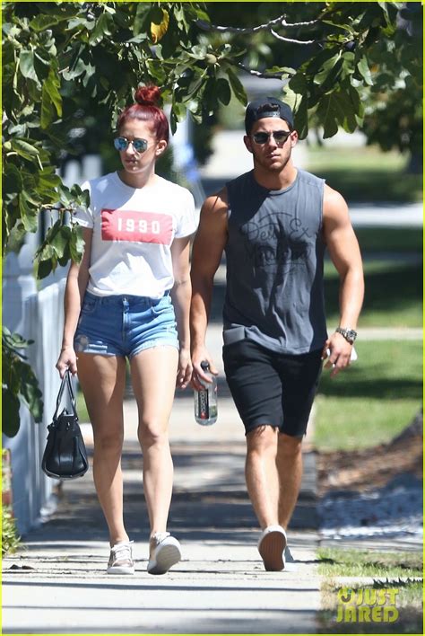 Nick Jonas Shows Off His Massive Biceps At Breakfast Photo 3941183