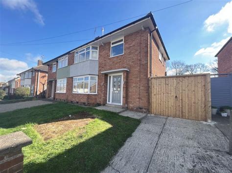 3 Bed Semi Detached House For Sale In Avondale Road Wigston Le18 £