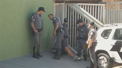 Assaltantes S O Presos Ap S Roubo A Loja E Troca De Tiros A Pm Em