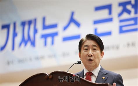 법적으론 1인 방통위 가능 식물 방통위는 막아야 이동관 전격 사퇴 Save Internet 뉴데일리