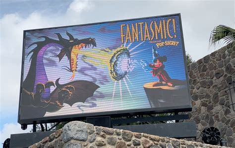 Fantasmic Teases a Reopening at Disney World - Magic Guideboks