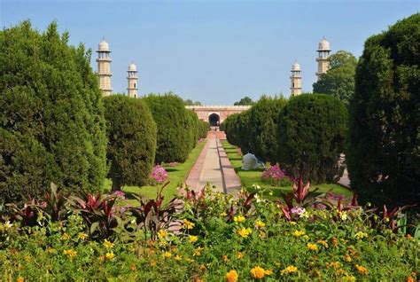 Top 8 Stunning Facts about the Tomb of Jahangir