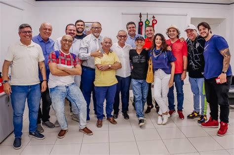 Prefeito discute ações de fortalecimento do Carnaval 2024 em reunião