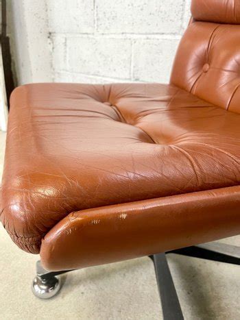 Paire De Fauteuils Vintage En Cuir Marron Fa Antikeo