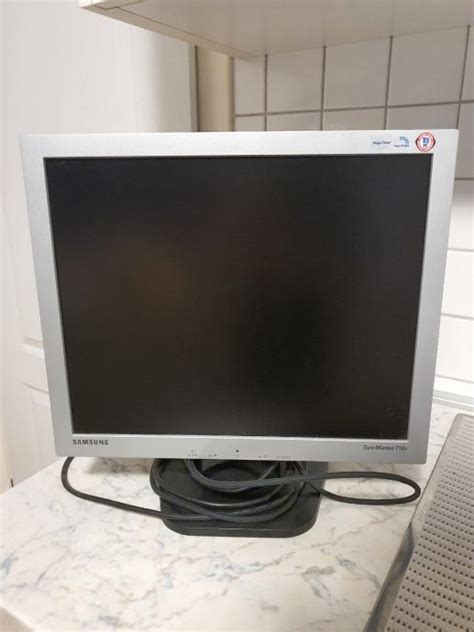 Monitor LCD Samsung SyncMaster 710V