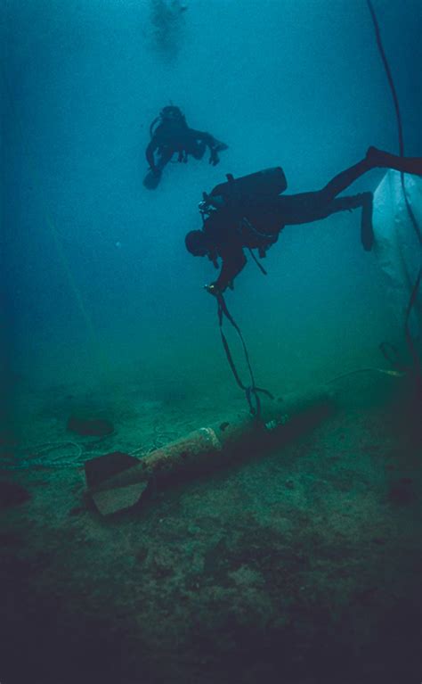 La Unidad De Buceo De Canarias Se Entrena Y Conoce Los Fondos De La