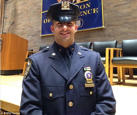 Good Samaritan Nypd Officer Who Bought Winter Boots For Homeless Man A