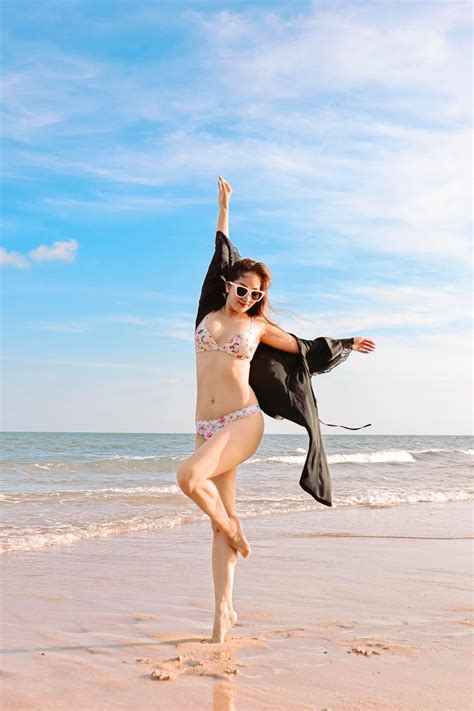 Khánh Thi diện bikini khoe thân hình chuẩn chỉnh dù đã là mẹ hai con