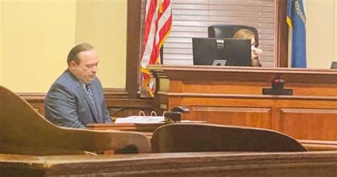 Kentucky Prosecutor Suspended For Exchanging Favors For Nude Photos