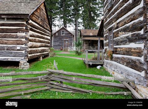 Cabins Hi Res Stock Photography And Images Alamy