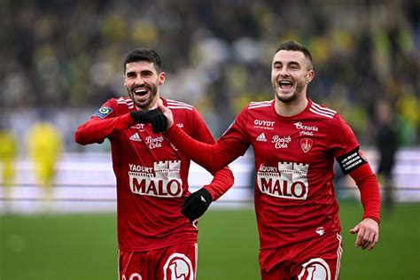 Stade Brestois Fc Nantes Avec Brassier Et Lees Melou Mais Sans