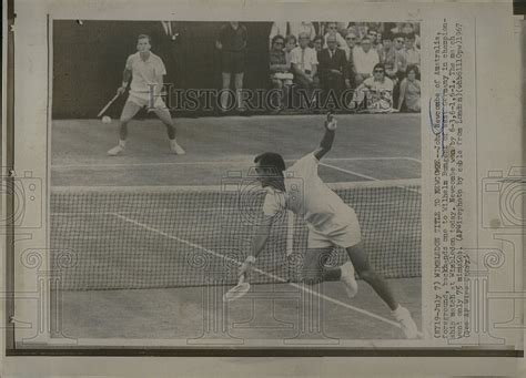 1967 Press Photo Australian Tennis Player John Newcomb At Wimbledon