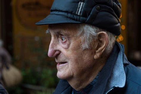 I 91 Anni Di Mario Andreoli Inventore Del Presepe Luminoso Di Manarola