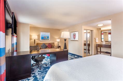 Hampton Inn & Suites Madison Downtown, Madison - Book Day Rooms ...