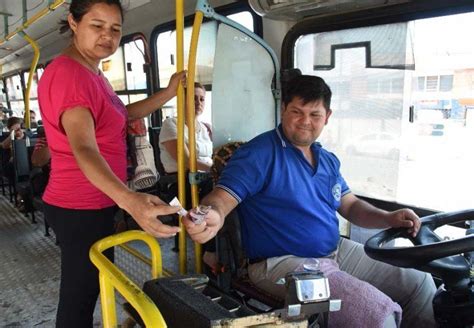 Chofer cobrador de colectivo un difícil trabajo multifuncional