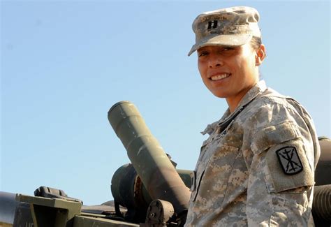 Field Artillery Unit Welcomes First Female Battery Commander Article