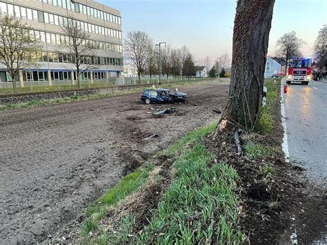 PKW Überschlag Freiwillige Feuerwehr Altenerding