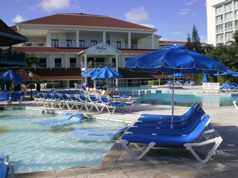 BAR RUN - Picture of Breezes Resort & Spa Bahamas, Nassau - TripAdvisor