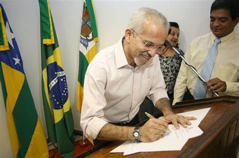 Prefeito Sanciona Lei Que Amplia Licen A Maternidade Para Seis Meses E