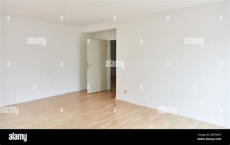 Large empty room with room door after renovation before moving Stock ...